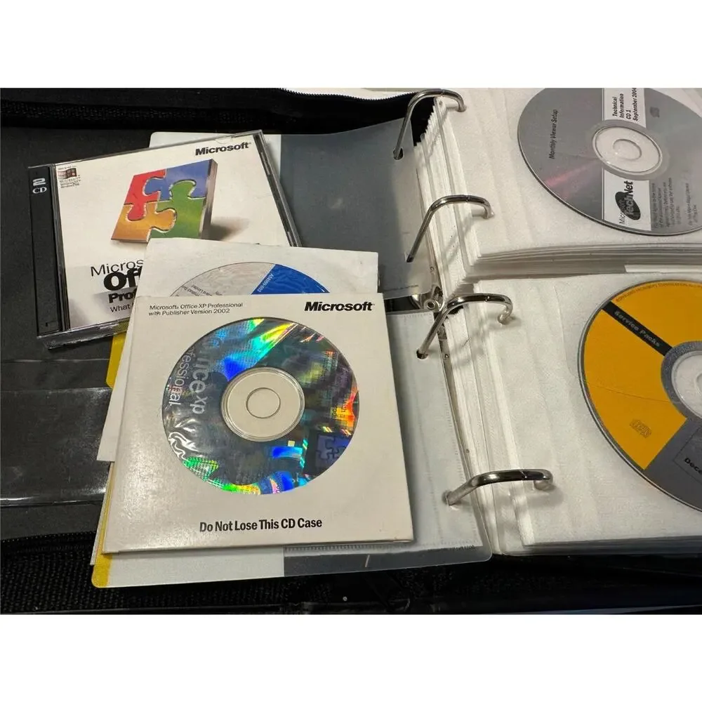 2 Microsoft Technet Plus CD Subscription Binder 76 Discs Early 2000s + Extras